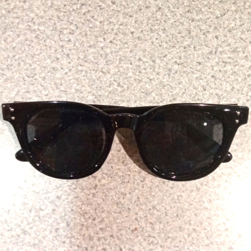 Sunglasses black 7127 UV400 protection.